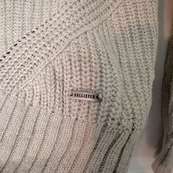 Hollister Knit Sweater - Picture 2 of 4